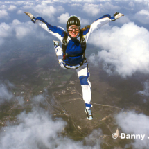 Irena Avbelj z očali, svetovna padalska prvakinja in stranka Optike Aleksandra