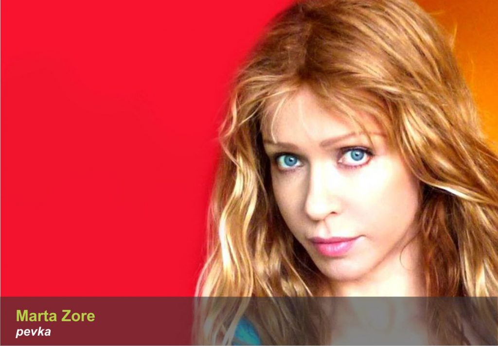 Marta Zore z očali, stranka Optike Aleksandra